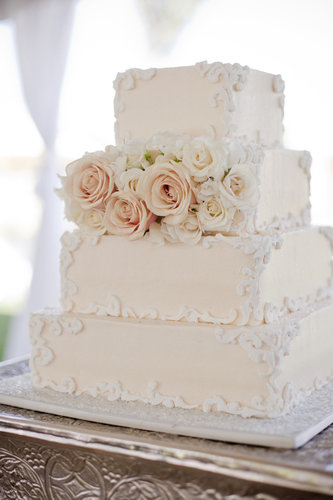Tradition meets style when it comes to this pretty, off-white, square cake.
Photo by Elyse Hall Photography via Style Me Pretty
Tradition meets style when it comes to this pretty, off-white, square cake.
Photo by Elyse Hall Photography via Style Me Pretty