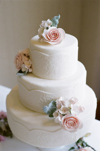 The details on this classic wedding cake are both soft and intricate at the same time — the embroidery-like pattern and florals are almost too sweet to eat.
Photo by Austin Warnock via Style Me Pretty
The details on this classic wedding cake are both soft and intricate at the same time — the embroidery-like pattern and florals are almost too sweet to eat.
Photo by Austin Warnock via Style Me Pretty