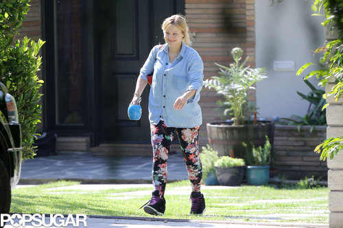 Kristen Bell made her way to her car in LA.
Kristen Bell made her way to her car in LA.