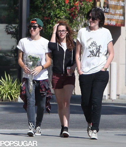 Kristen Surrounds Herself With Friends While Rob Parties in NYC Kristen Surrounds Herself With Friends While Rob Parties in NYC