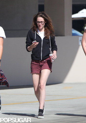 Kristen Surrounds Herself With Friends While Rob Parties in NYC Kristen Surrounds Herself With Friends While Rob Parties in NYC
