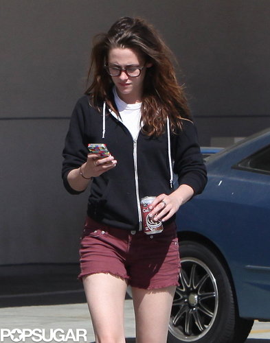 Kristen Surrounds Herself With Friends While Rob Parties in NYC Kristen Surrounds Herself With Friends While Rob Parties in NYC