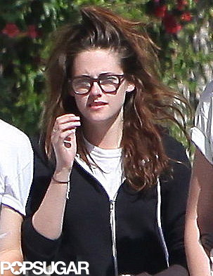 Kristen Stewart wore glasses.
Kristen Stewart wore glasses.