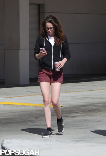 Kristen Surrounds Herself With Friends While Rob Parties in NYC Kristen Surrounds Herself With Friends While Rob Parties in NYC