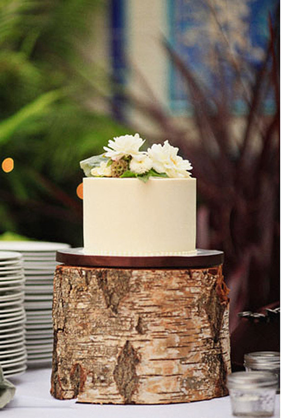 One-tiered cakes shouldn't be ruled out for your big day — this wedding proves that a classic cake can make an impact with a unique stand.
Photo by Priscila Valentina Photography via Green Wedding Shoes
One-tiered cakes shouldn't be ruled out for your big day — this wedding proves that a classic cake can make an impact with a unique stand.
Photo by Priscila Valentina Photography via Green Wedding Shoes