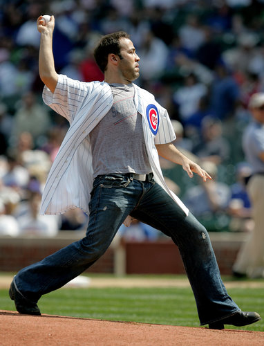 Jeremy Piven showed good form to pitch for the Chicago Cubs in April 2005.
Jeremy Piven showed good form to pitch for the Chicago Cubs in April 2005.