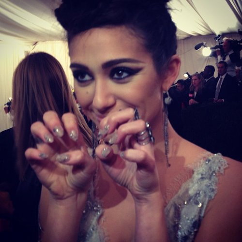 Emmy Rossum's lace nails were leftover fabric from her Donna Karan Atelier dress!
Source: Instagram user mtvstyle
Emmy Rossum's lace nails were leftover fabric from her Donna Karan Atelier dress!
Source: Instagram user mtvstyle