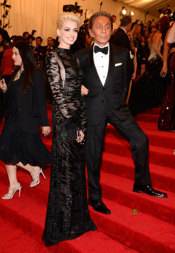 Anne Hathaway and Valentino Garavani at the Met Gala 2013.
Anne Hathaway and Valentino Garavani at the Met Gala 2013.
