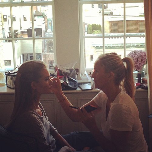 Rosie Huntington-Whiteley got her makeup done with a gorgeous view before the Met Gala.
Source: Instagram user rosiehw
Rosie Huntington-Whiteley got her makeup done with a gorgeous view before the Met Gala.
Source: Instagram user rosiehw