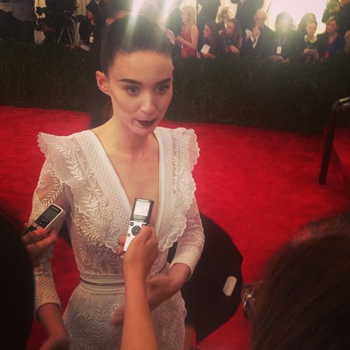 Rooney Mara spoke to press on the red carpet.
Source: Instagram user modaoperandi
Rooney Mara spoke to press on the red carpet.
Source: Instagram user modaoperandi