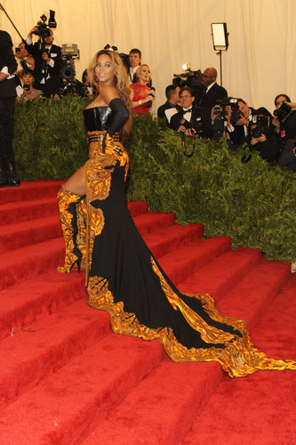 Beyoncé Knowles stole the show as she walked up the grand staircase in her Givenchy Haute Couture gown.
Beyoncé Knowles stole the show as she walked up the grand staircase in her Givenchy Haute Couture gown.