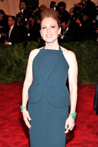 Julianne Moore wore Irene Neuwirth emeralds.
Julianne Moore wore Irene Neuwirth emeralds.