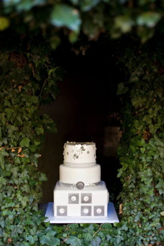 Between the metallic embellishments and geometric detail, we can't get enough of this unique cake.
Photo by Tana Photography via Style Me Pretty
Between the metallic embellishments and geometric detail, we can't get enough of this unique cake.
Photo by Tana Photography via Style Me Pretty
