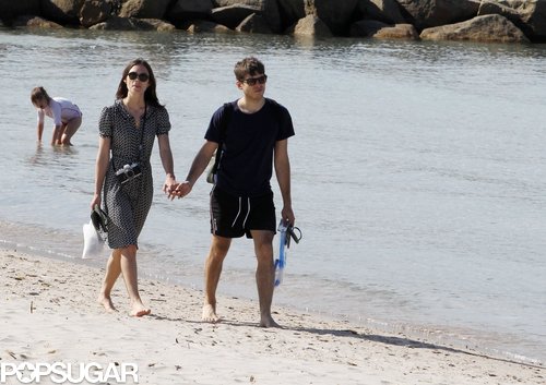 Keira Knightley and James Righton strolled on the shore.
Keira Knightley and James Righton strolled on the shore.