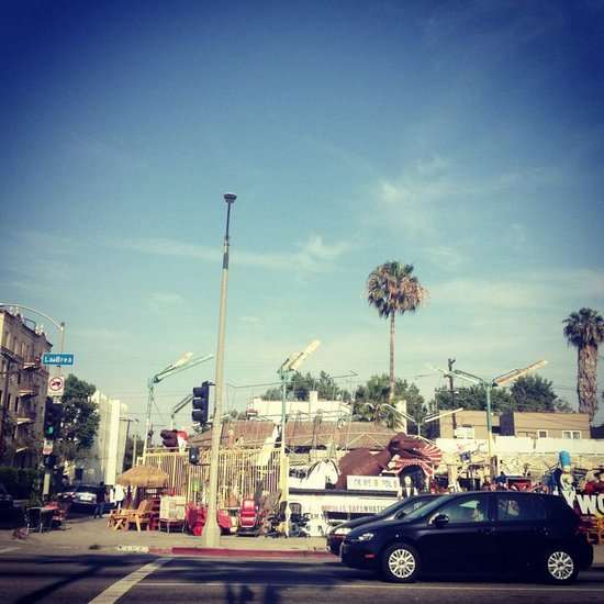 Sunny skies, palm trees, and (moving) traffic kicked off our La Brea adventure.
Sunny skies, palm trees, and (moving) traffic kicked off our La Brea adventure.