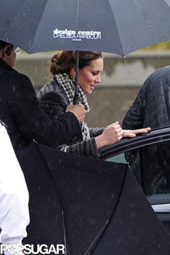 Pregnant Kate Middleton went shopping in London.
Pregnant Kate Middleton went shopping in London.