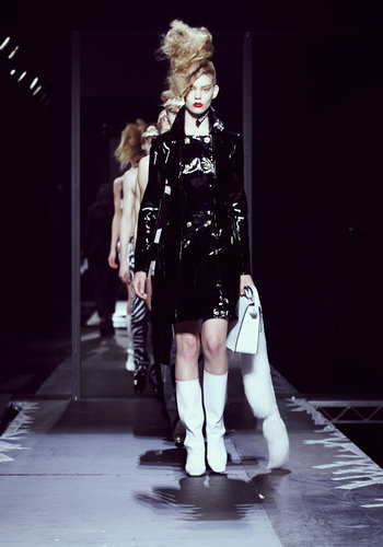 A look from the JW Anderson for Versus collection.
Photo courtesy of Versace
A look from the JW Anderson for Versus collection.
Photo courtesy of Versace