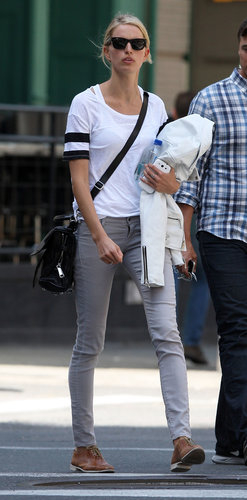 Karolina Kurkova went laid-back in NYC in a striped top, gray skinny jeans, tan oxfords, and a black crossbody bag.
Karolina Kurkova went laid-back in NYC in a striped top, gray skinny jeans, tan oxfords, and a black crossbody bag.