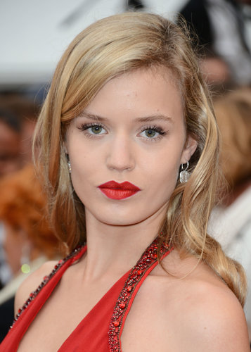 Georgia May Jagger wore Chopard diamond dangle earrings.
Georgia May Jagger wore Chopard diamond dangle earrings.