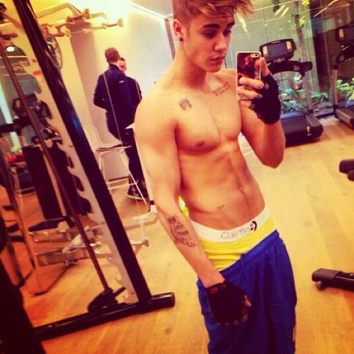 Justin Bieber snapped a photo of his abs while hanging out in a gym in April 2013.
Source: Instagram user justinbieber
Justin Bieber snapped a photo of his abs while hanging out in a gym in April 2013.
Source: Instagram user justinbieber