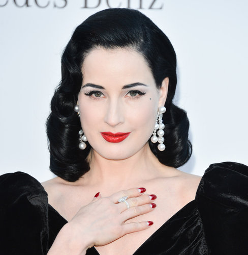 Dita Von Teese wore bold dangling pearl earrings.
Dita Von Teese wore bold dangling pearl earrings.