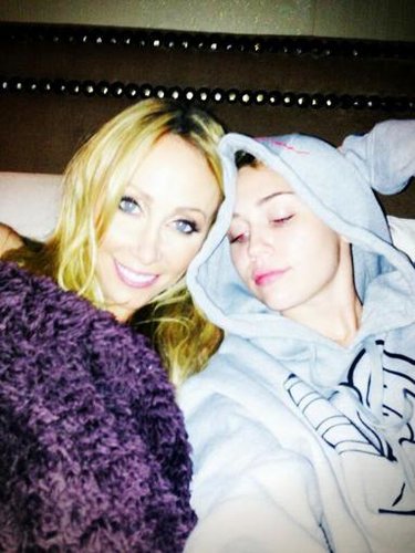 Miley Cyrus snapped a photo while hanging in bed with her mom, Tish, with the caption "Nothing a little mommy time can't fix."
Source: Twitter user MileyCyrus
Miley Cyrus snapped a photo while hanging in bed with her mom, Tish, with the caption "Nothing a little mommy time can't fix."
Source: Twitter user MileyCyrus