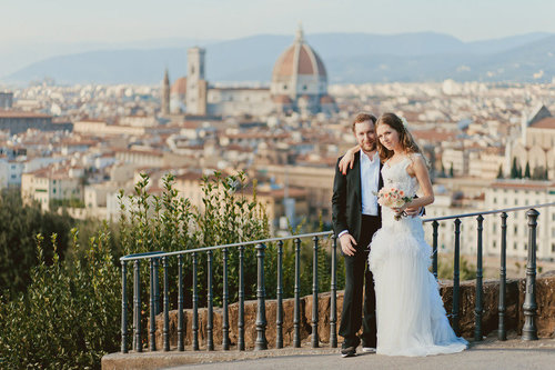 Italy: Bags of Money
Giving money as a wedding gift is such common practice in Italy that the bride has a special bag, called la borsa, usually made from satin. Guests place envelopes of moolah in the bag, with the intention of helping out with the lavish wedding expenses.
Photo by Mukhina Photography via Style Me Pretty
Italy: Bags of Money
Giving money as a wedding gift is such common practice in Italy that the bride has a special bag, called la borsa, usually made from satin. Guests place envelopes of moolah in the bag, with the intention of helping out with the lavish wedding expenses.
Photo by Mukhina Photography via Style Me Pretty