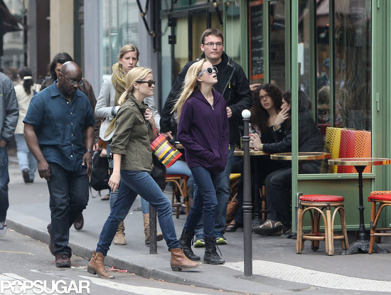 Reese Witherspoon walked around Paris with her daughter, Ava. Reese Witherspoon walked around Paris with her daughter, Ava.