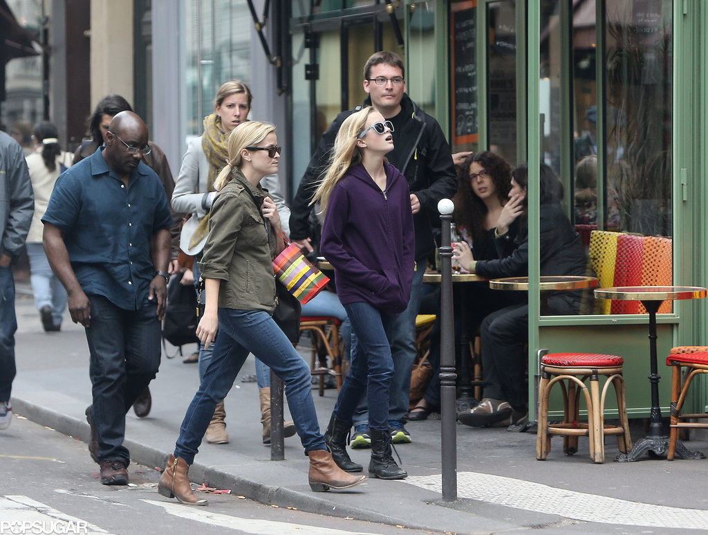 Reese Witherspoon walked around Paris with her daughter, Ava. Reese Witherspoon walked around Paris with her daughter, Ava.