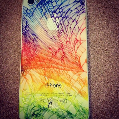 The more an iPhone cracks, the brighter the colors, says Instagram user greekstar19.
The more an iPhone cracks, the brighter the colors, says Instagram user greekstar19.