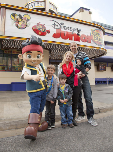 Melissa Joan Hart and her family spent a March day at the LA amusement park.
Melissa Joan Hart and her family spent a March day at the LA amusement park.