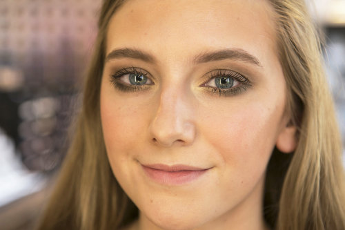 Thrown on a lip gloss, and you have a gorgeously bronzed daytime look.
Thrown on a lip gloss, and you have a gorgeously bronzed daytime look.