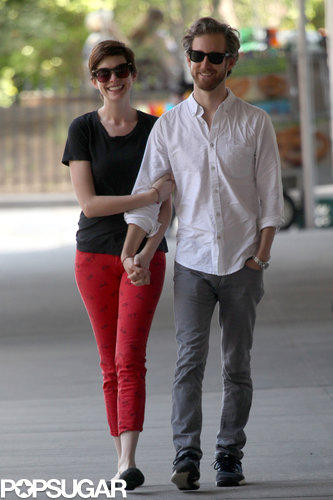 Anne Hathaway and Adam Shulman walked together in NYC.
Anne Hathaway and Adam Shulman walked together in NYC.