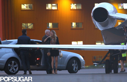 Blake Lively and Ryan Reynolds got ready to board a private plane.
Blake Lively and Ryan Reynolds got ready to board a private plane.