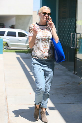 While running errands in LA, Jaime fused laid-back with cute by tucking a printed tee into a pair of light-wash jeans, then finishing with taupe booties with a low heel.
While running errands in LA, Jaime fused laid-back with cute by tucking a printed tee into a pair of light-wash jeans, then finishing with taupe booties with a low heel.