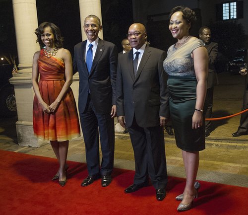 Michelle's dress featured a retro fit-and-flare silhouette.
Michelle's dress featured a retro fit-and-flare silhouette.