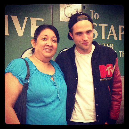 Robert Pattinson posed with a fan outside of Beyoncé Knowles's LA show.
Source: Instagram user fallen_star1
Robert Pattinson posed with a fan outside of Beyoncé Knowles's LA show.
Source: Instagram user fallen_star1