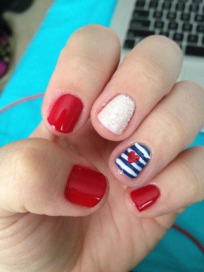 A dainty heart and sparkles make this patriotic manicure something to celebrate.
Source: Twitter user meganzella
A dainty heart and sparkles make this patriotic manicure something to celebrate.
Source: Twitter user meganzella