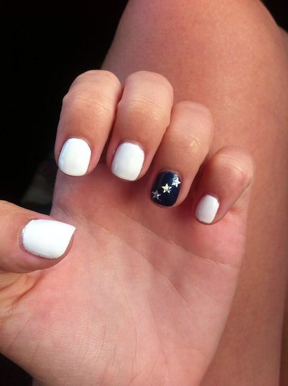 For an understated look, go full white with just one patriotic accent nail.
Source: Twitter user samanthatryon
For an understated look, go full white with just one patriotic accent nail.
Source: Twitter user samanthatryon