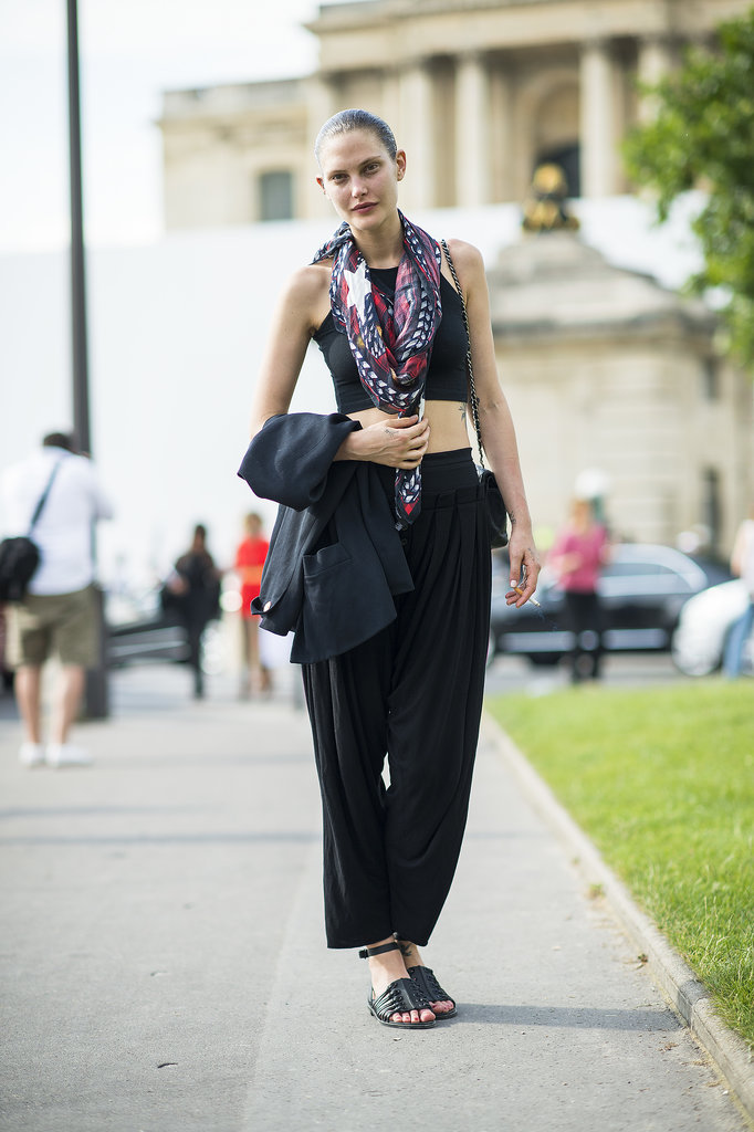 A laid-back approach to dressing for the shows, with a little exposed midriff and a breezy scarf.
Source: Le 21ème | Adam Katz Sinding
A laid-back approach to dressing for the shows, with a little exposed midriff and a breezy scarf.
Source: Le 21ème | Adam Katz Sinding