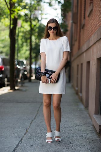 This minimalist LWD and clutch added up to a foolproof date-night look.
Source: Le 21ème | Adam Katz Sinding
This minimalist LWD and clutch added up to a foolproof date-night look.
Source: Le 21ème | Adam Katz Sinding