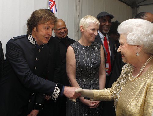 Paul McCartney was given the opportunity to meet Queen Elizabeth II at the Diamond Jubilee Concert in London in June 2012.
Paul McCartney was given the opportunity to meet Queen Elizabeth II at the Diamond Jubilee Concert in London in June 2012.