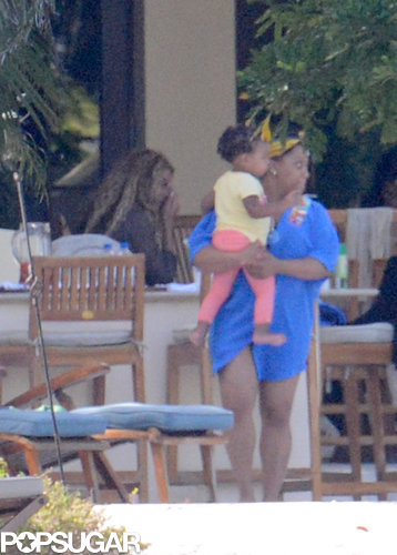 Exclusive: Beyoncé and Blue Ivy Relax Poolside in Miami! Exclusive: Beyoncé and Blue Ivy Relax Poolside in Miami!