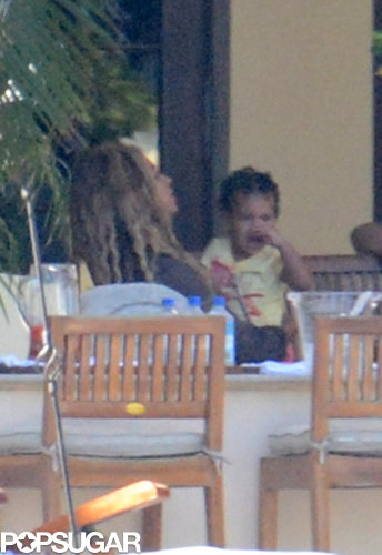 Exclusive: Beyoncé and Blue Ivy Relax Poolside in Miami! Exclusive: Beyoncé and Blue Ivy Relax Poolside in Miami!