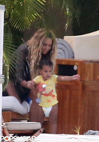 Exclusive: Beyoncé and Blue Ivy Relax Poolside in Miami! Exclusive: Beyoncé and Blue Ivy Relax Poolside in Miami!