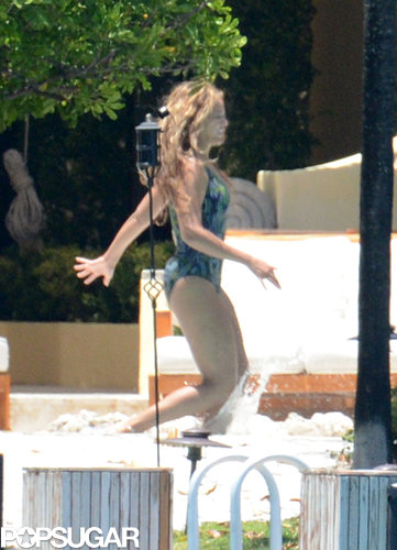 Exclusive: Beyoncé and Blue Ivy Relax Poolside in Miami! Exclusive: Beyoncé and Blue Ivy Relax Poolside in Miami!