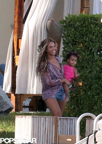Exclusive: Beyoncé and Blue Ivy Relax Poolside in Miami! Exclusive: Beyoncé and Blue Ivy Relax Poolside in Miami!
