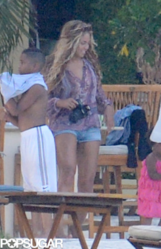 Exclusive: Beyoncé and Blue Ivy Relax Poolside in Miami! Exclusive: Beyoncé and Blue Ivy Relax Poolside in Miami!