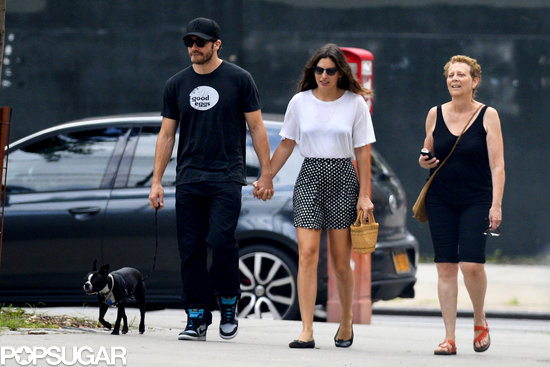 Jake Gyllenhaal held hands with his new girlfriend, Alyssa Miller, in NYC.
Jake Gyllenhaal held hands with his new girlfriend, Alyssa Miller, in NYC.