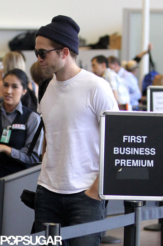 Robert Pattinson made his way through airport security.
Robert Pattinson made his way through airport security.